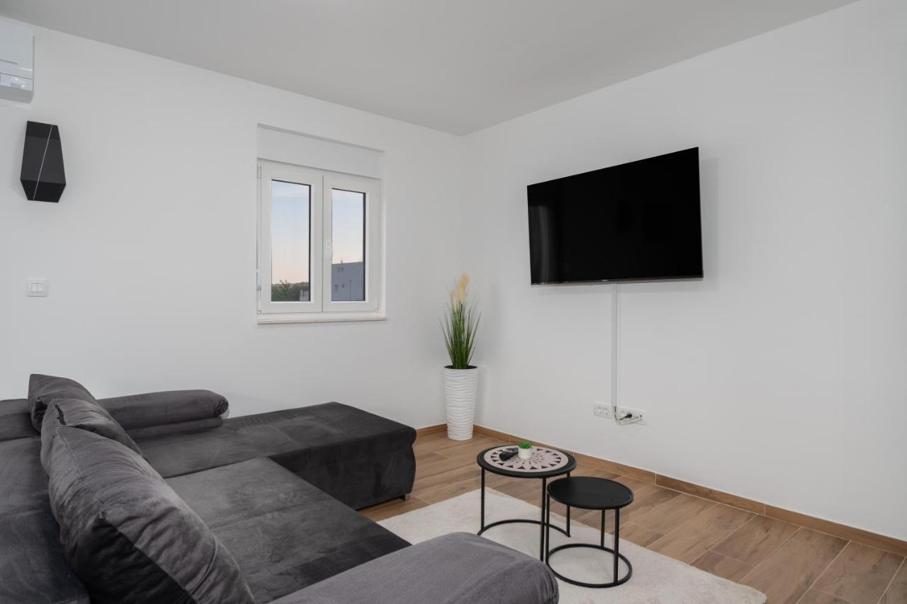 Number One Apartments Vir Dış mekan fotoğraf